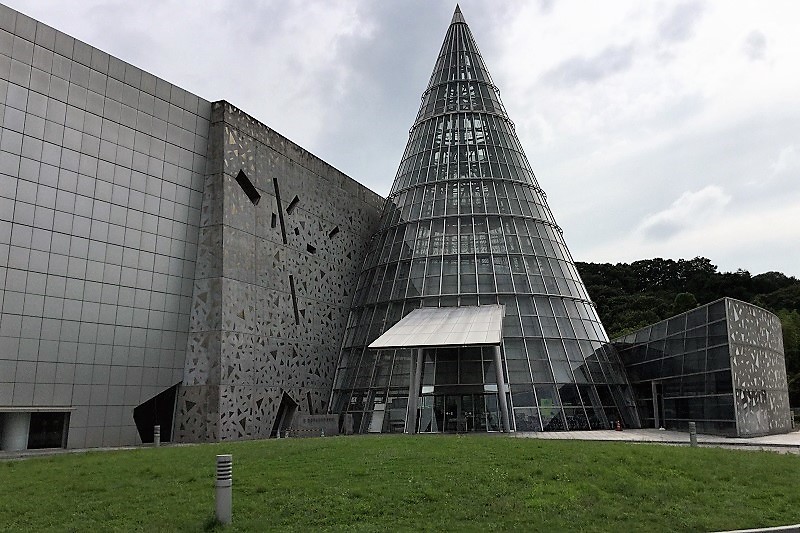 愛媛県立総合科学博物館のエントランス